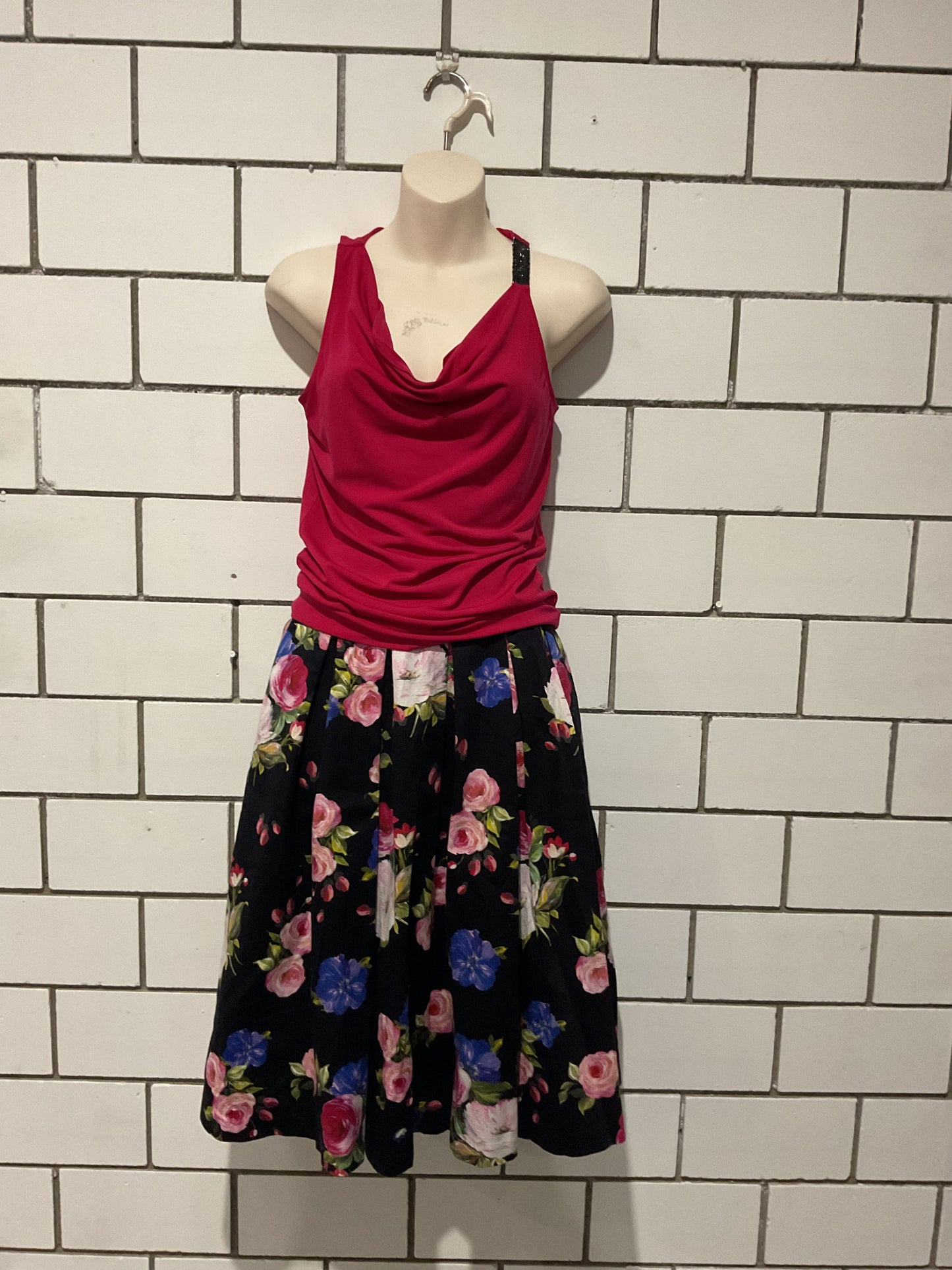 Review Black Floral Skirt Women’s Size 8
